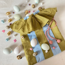 Load image into Gallery viewer, Clown Conker