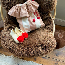 Load image into Gallery viewer, Clown Pom Pom Slippers