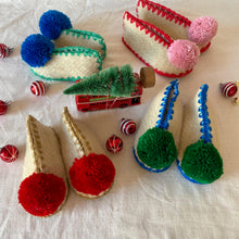 Load image into Gallery viewer, Clown Pom Pom Slippers