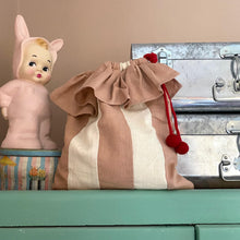 Load image into Gallery viewer, Clown Conker